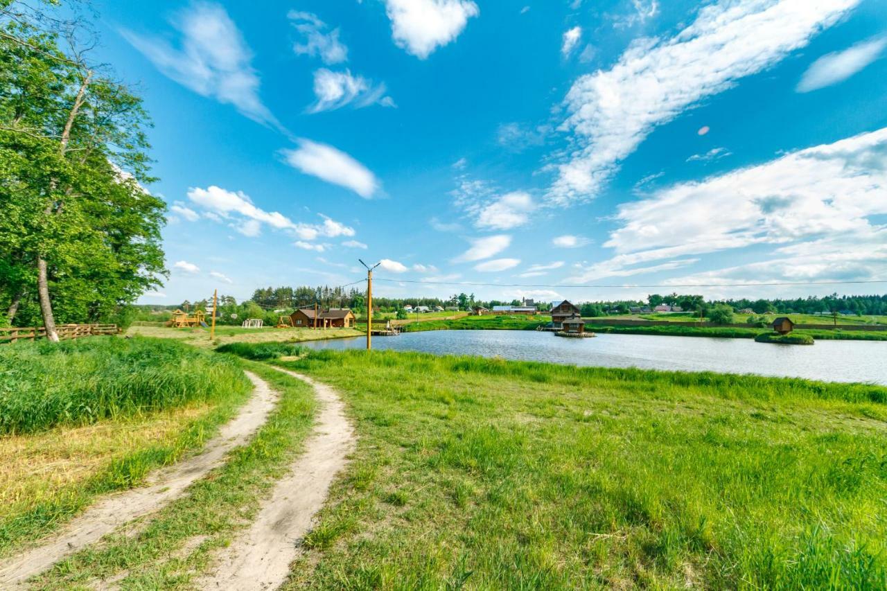Guesthouse On The Lake With Bathhouse 70 Km From Kiev Makariv Exteriör bild