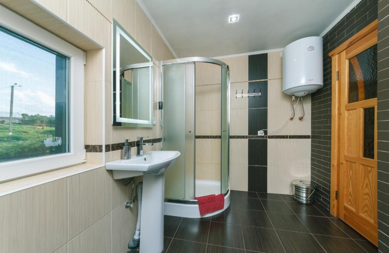 Guesthouse On The Lake With Bathhouse 70 Km From Kiev Makariv Exteriör bild